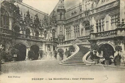Fécamp — A Bénédictine — Cour d'Honneur — Edit Palfray