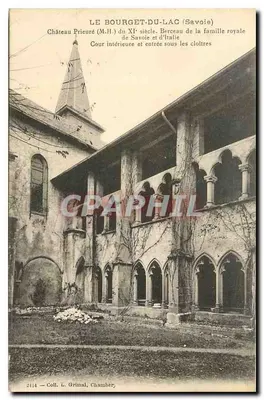 Le Bourget-du-Lac (Savoie) — Castelo mosteiro do século XI, pátio interno e entrada sob os claustros