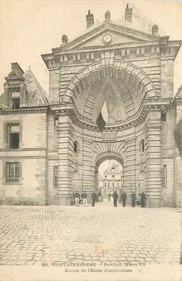 Fontainebleau — Entrée de l'École d'application — Pavillon Henri IV, éditeur imprimeur non visible, n° 49