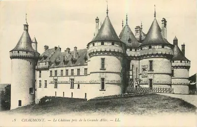 Chaumont — O Castelo visto da Grande Avenida — LL