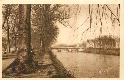Avenida do Tapete Verde em Brive (Corrèze) — visão do ponte sobre a Corrèze — editor Théojac, n° 100