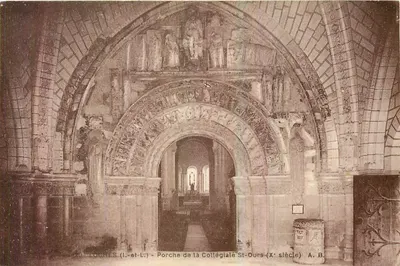 Lucches (Il.-et-L.) - Portal da Colegiada São Ursinho (século X) - A. B.