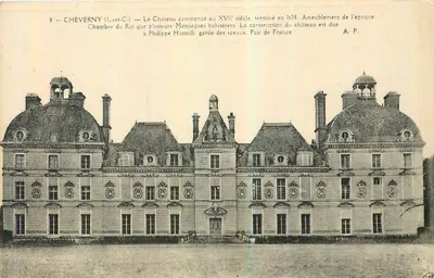 Cheverny (Loire-et-Loire) — O Castelo iniciado no século XVII, concluído em 1634. Mobiliário da época. Construção devida a Philippe Hurault, guardião dos selos, par da França.