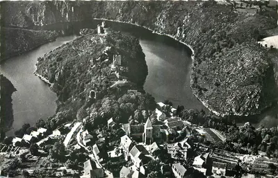 A Presqu'île de Crozant e suas Ruínas — A Creuse pitoresca — Edições Théojac
