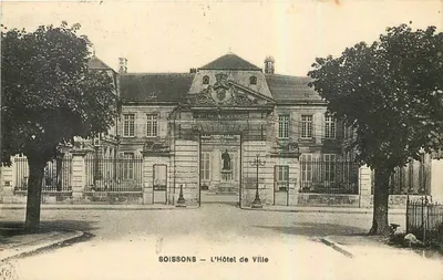 Soissons — O Hotel de Ville — Ed. B. Nougard e H. Lasarre