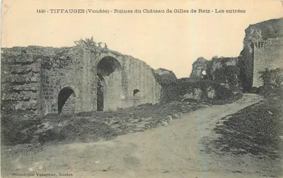 Tiffauges (Vendée) — Ruínas do Castelo de Gilles de Retz — As entradas — Fototipia Vassellier, Nantes