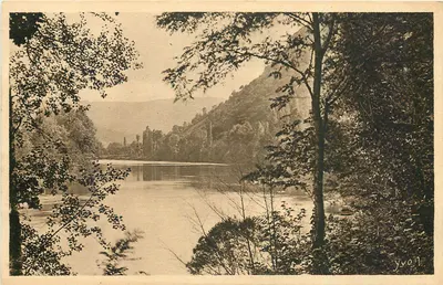 As Riberas da Dordogne na Estrada de Beaulieu para Argentat — A Região do Limousin — Edição de Arte YVON, Neuilly-Paris, n°24