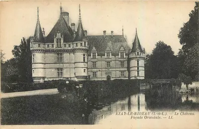 Azay-le-Rideau (Indre-et-Loire) — O Castelo. Fachada Oriental — L.I.