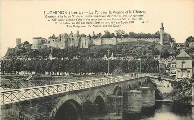 Chinon (Indre-et-Loire) — O Ponte sobre a Vienne e o Castelo — A. P.