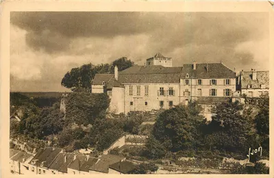 Chaumont (Haute-Marne) — Velho Castelo dos Condes de Champagne (século IX) — Les Éditions d'Art Yvon, Paris
