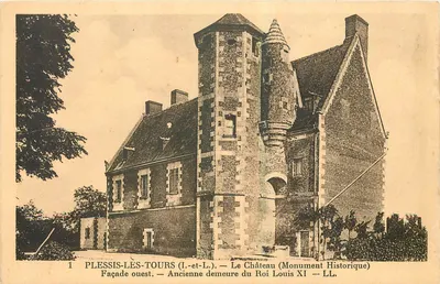 Plessis-lès-Tours (I.-et-L.) — O Castelo (Monumento Histórico) — Fachada oeste — Antiga residência do Rei Luís XI — LL.