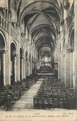 Caen — A Nave da Igreja da Santa Trindade, Abadia das Damas — ND. Fot.