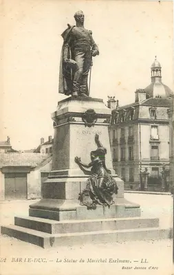 Bar-le-Duc — A Estátua do Mariscal Exelmans — Bazar Jeanne d'Arc