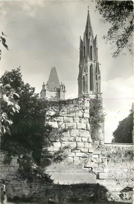 Senlis (Oise) — Ruínas do Castelo e a Catedral — R. Gallois, Rue Walmanson