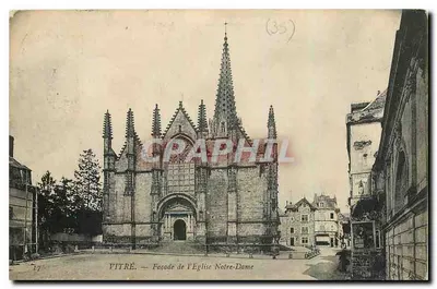 VITRÉ — Fachada da Igreja Notre-Dame