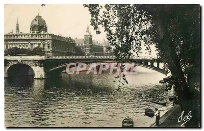 पेरिस - सीन - प्रेफेक्चर और न्यायालय के पैलेस — सेब