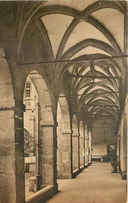 Dole — Claustro do Hospital — Monumento Histórico — Jacques, Livreiro-Editor