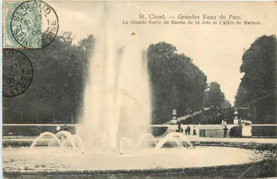 St. Cloud — Grandes Eaux do Parque. A Grande Gerbe da Fonte de 24 Jets e a Avenida de Marnes.