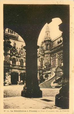 A Bénédictine em Fécamp — Cour d'honneur, vista da Entrada — Edição da Bénédictine em Fécamp, n°12