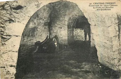 Château-Thierry — Subterrâneo do velho castelo, o poço e a escada das Esquecidas — Edit. J