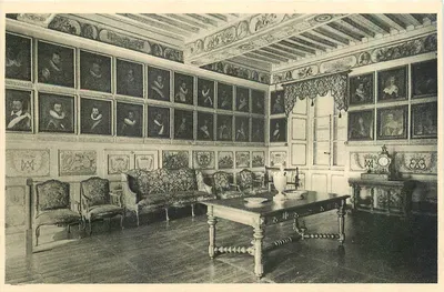 Salão dos Homens de Guerra — Castelo de Bussy-Rabutin (Côte-d'Or) — Serv. Comercial Monuments Historiques, Paris