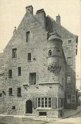 Saint-Pol-de-Léon (Finistère) — Casa prêbendal do século XVI — ND. Fot.