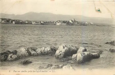 Vista sobre Antibes tirada do Cap d'Antibes — LL. — N°3