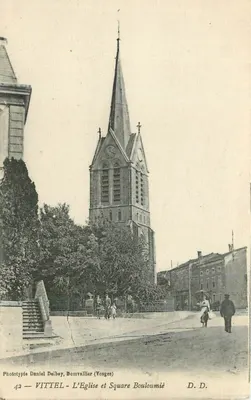 VITTEL - A Igreja e Praça Bouloumié — Fototipia Daniel Delbey, Bomvalllier (Vosges) n°42