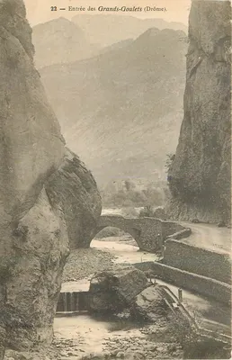 Entrada dos Grands-Goulets (Drôme) — vista do canyon com ponte de pedra — editor Grand-Centre, n°22