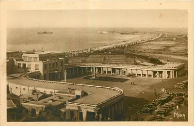 Dieppe — A esplanada, as arcadas e a entrada principal do cassino — Mona