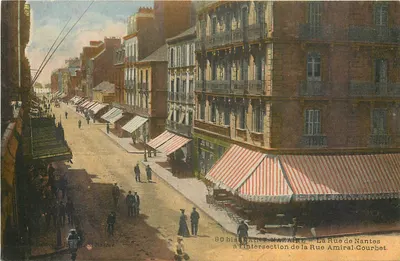 Saint-Nazaire — A Rue de Nantes na interseção da Rue Amiral-Gourbet — 80 bis — Café Maritime