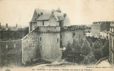 NANTES — O Castelo — A Entrada, vista tirada de voo — Coleção F. Chapeau, Nantes-6 emille