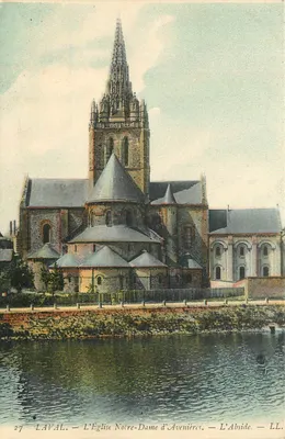 Laval — A Igreja Nossa Senhora de Avenières — A Abside — LL