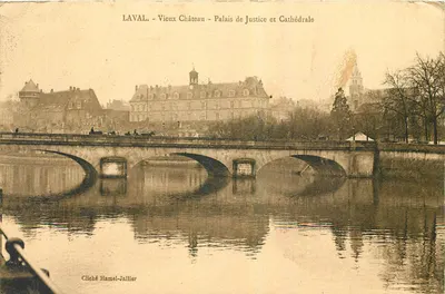 Laval - Velho Castelo - Palácio de Justiça e Catedral — Cliché Hamel-Jallier
