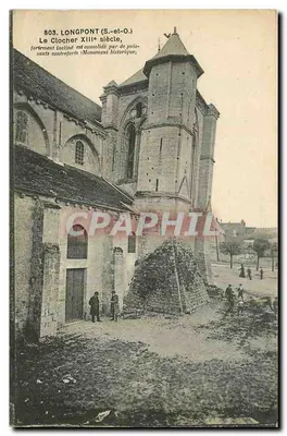 Longpont (S.-et-O.) — A Torre da Igreja do Século XIII, fortemente inclinada, consolidada por poderosos contrafortes — Foto Léonard & Véron