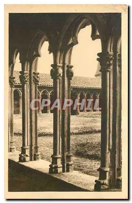 Charlieu (Loire) — Mosteiro dos Cordeliers — O Claustro (século XIV) — Colunas e capitéis esculpidos