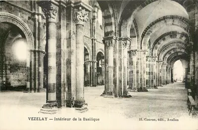 Vézelay — Interior da Basílica — H. Couron, editor, Avallon