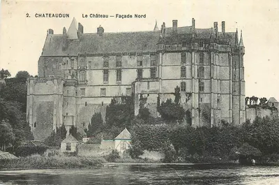 Châteaudun — O Castelo — Fachada Norte — I. P. M. Paris