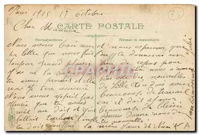 Paris - O Arco do Triunfo do Carrousel — vista do arco com esculturas e edifício à direita — editor não visível — Verso