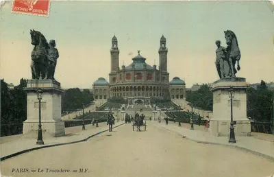 PARIS — O Trocadéro — M.F.