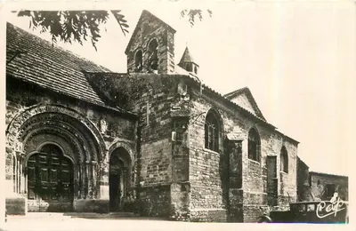 Valréas — O portal e o campanário da igreja (séculos XII e XIII) — C.A.P. 17
