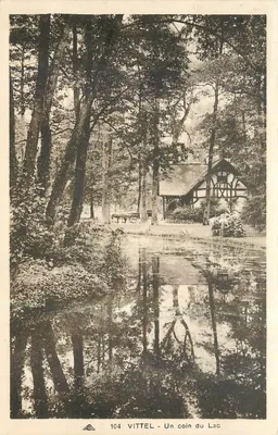 VITTEL - Um canto do Lago — Bilhete postal antigo Photomécanique, n° 104