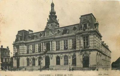 Poitiers — O Hotel de Ville — ND. Fot.