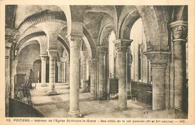 Poitiers - Interior da Igreja de São Hilaire o Grande - Lados laterais da nave central (séculos X e XI) — ND.