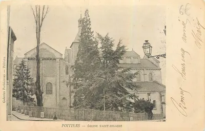 Poitiers — Igreja de São Hilaire — Galerias Parisienses — Poitiers
