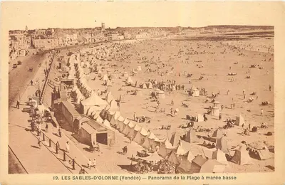LES SABLES-D'OLONNE (Vendée) — Panorama da Praia com maré baixa