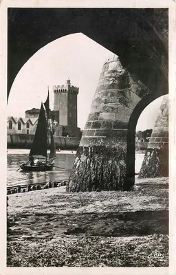 As Arcadas da Jetée dos Areias — vista sob um ponte — editor C.A.P.S.