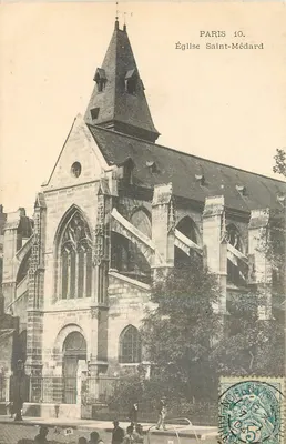 Paris 10. Igreja de Saint-Médard — vista do edifício gótico com seu campanário