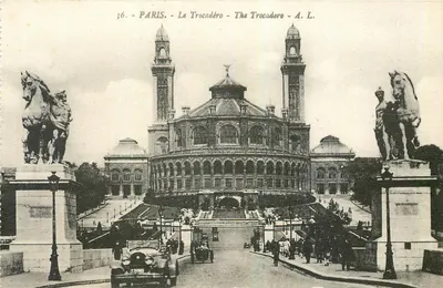 Paris - O Trocadéro — Vista do Palácio do Trocadéro com estátuas equestres — A. Leconte, n°36