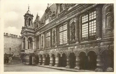 La Rochelle — Hotel de Ville (século XV) — Fachada para a praça interna — CI DES ARTS PHOTOMÉCANIQUES — n°19